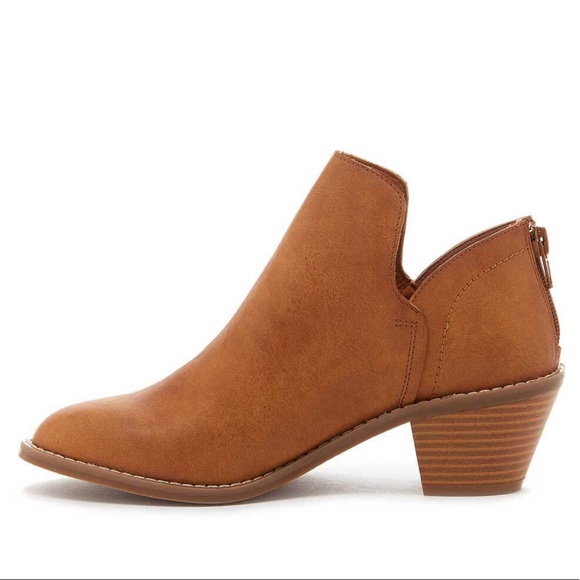 NIB Tan V Split Cut Out Detail Ankle Booties - Picture 4 of 4